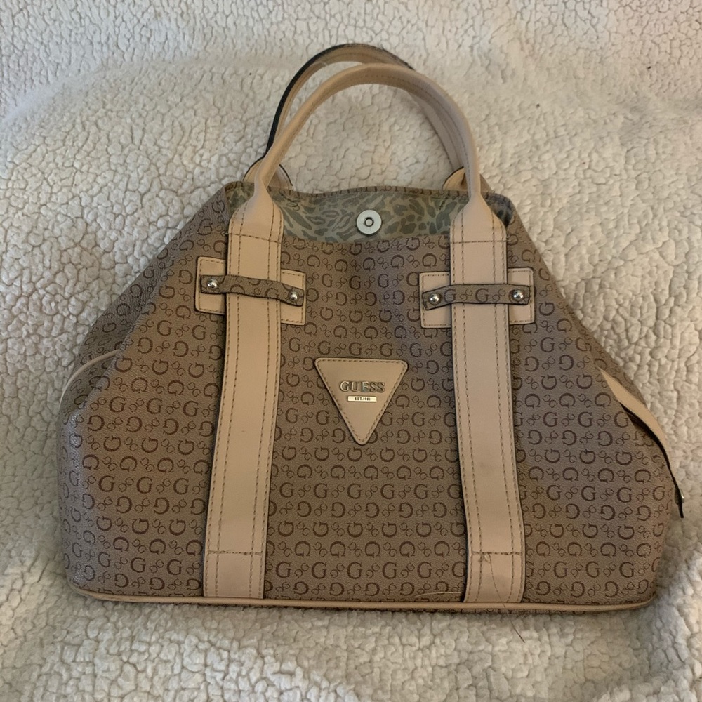 Guess bag/purse. Hand strap.